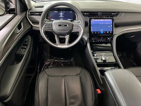 Used 2023 Jeep Grand Cherokee Limited image 22