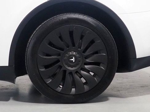 Used 2023 Tesla Model Y Long Range AWD/4WD image 46