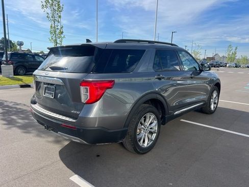 Used 2023 Ford Explorer XLT w/ Equipment Group 202A AWD/4WD image 5