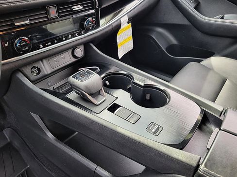 Certified 2025 Nissan Rogue SL FWD image 15