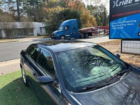 Used 2016 Chrysler 300 Limited image 42