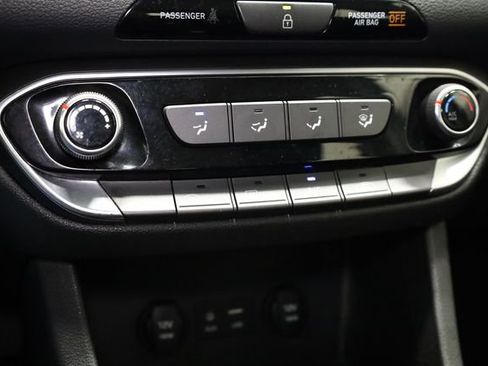 Used 2018 Hyundai Elantra GT image 23