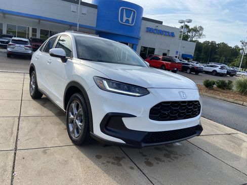 New 2027 Honda HR-V LX image 2