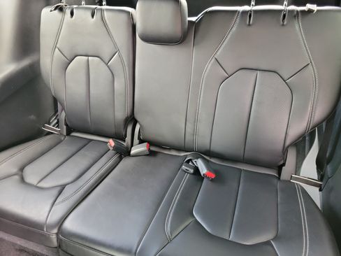 Used 2026 Chrysler Pacifica Select FWD image 9