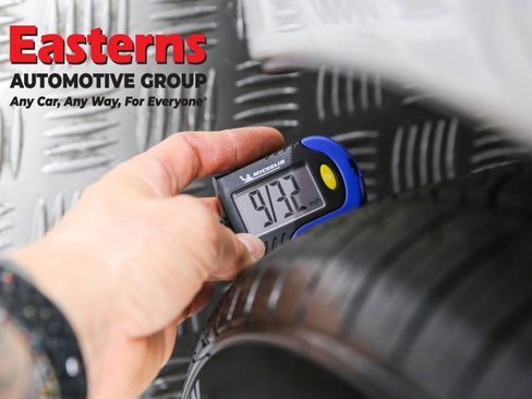 Used 2020 Nissan Versa SR w/ Convenience Package image 27