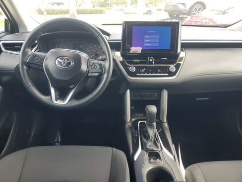 Certified 2025 Toyota Corolla Cross LE FWD image 10