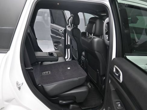 Used 2020 Jeep Grand Cherokee Altitude AWD/4WD image 32