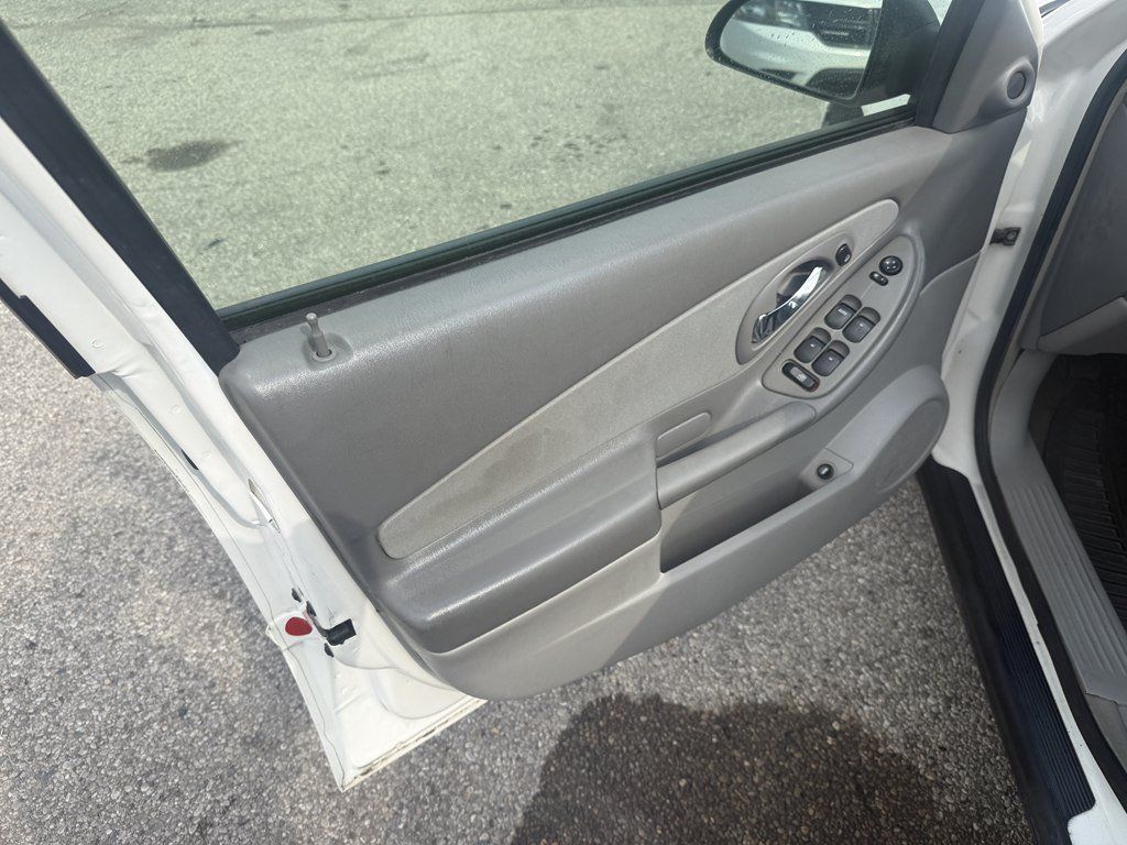 Used 2005 Chevrolet Malibu LS FWD image 11