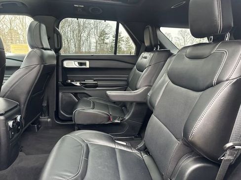 Used 2022 Ford Explorer ST w/ ST Street Pack image 21