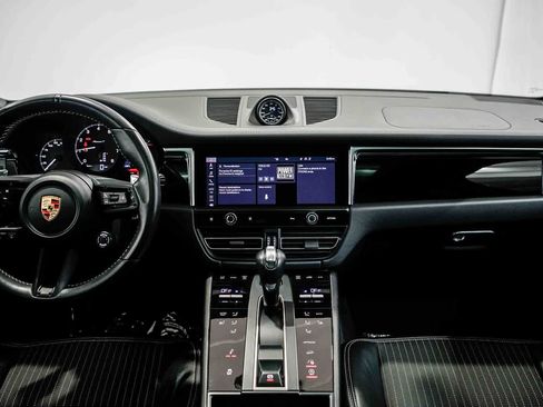Used 2024 Porsche Macan image 12
