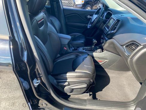 Used 2023 Jeep Cherokee Trailhawk AWD/4WD image 26