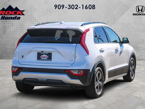 Used 2023 Kia Niro EX image 4