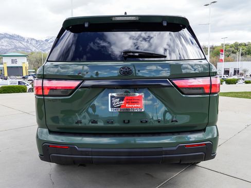 Certified 2023 Toyota Sequoia SR5 AWD/4WD image 7