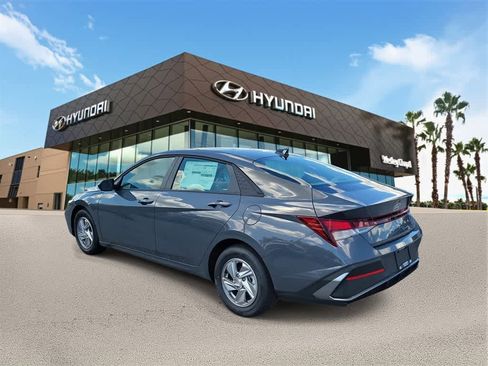 New 2025 Hyundai Elantra SE image 2