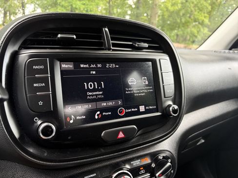 Used 2025 Kia Soul LX w/ LX Technology Package FWD image 20