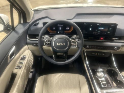 New 2026 Kia Carnival EX image 14
