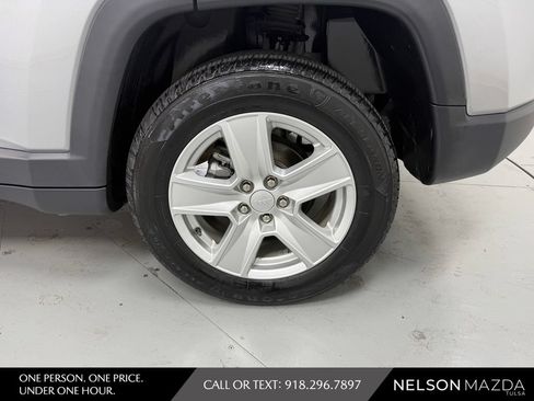 Used 2022 Jeep Compass Latitude AWD/4WD image 12