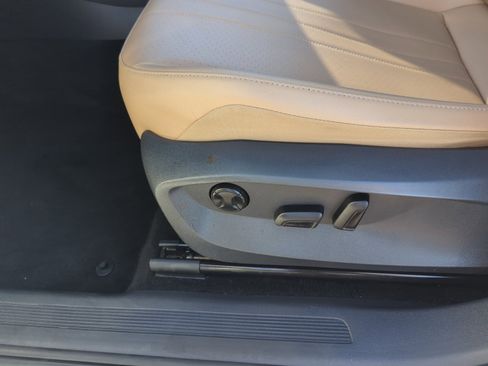 Certified 2023 Volkswagen Tiguan SE w/ Panoramic Sunroof Package image 14