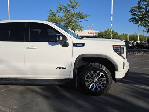 Used 2023 GMC Sierra 1500 AT4 w/ AT4 Premium Package AWD/4WD image 12