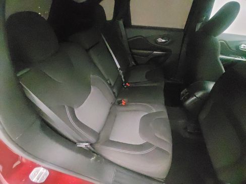 Used 2019 Jeep Cherokee Latitude w/ Popular Appearance Group image 19