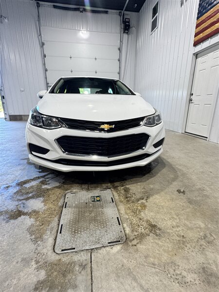 Used 2018 Chevrolet Cruze LS FWD image 3