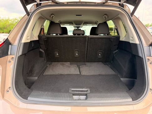 Used 2025 Nissan Rogue SV AWD/4WD image 9