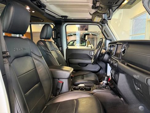 Used 2022 Jeep Wrangler Unlimited Sahara w/ Cold Weather Group AWD/4WD image 22
