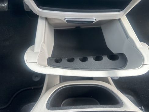 Used 2024 Chrysler Pacifica Limited FWD image 31