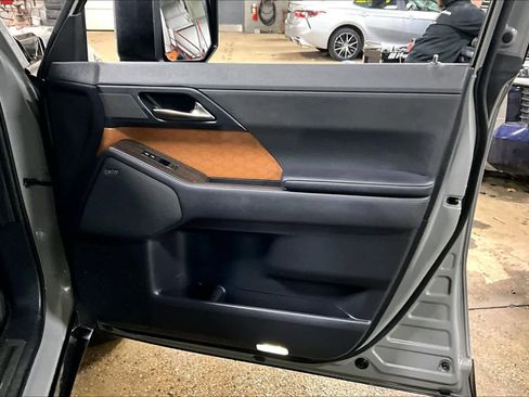 Used 2024 Lexus GX 550 Luxury+ w/ Accessory Package (Z1) image 22