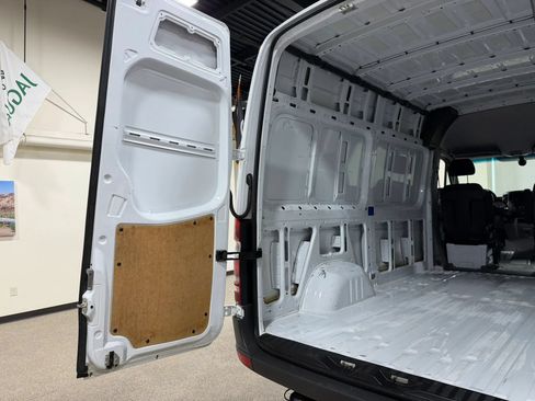 Used 2018 Mercedes-Benz Sprinter 2500 image 24
