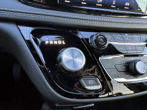 Certified 2025 Chrysler Pacifica Select image 26