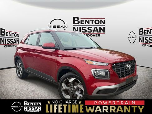 Used 2025 Hyundai Venue SEL FWD image 1