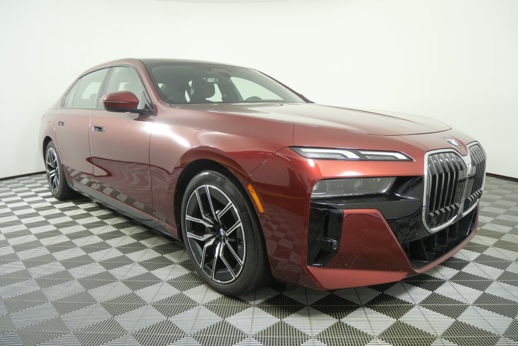 Certified 2026 BMW 740i RWD image 2