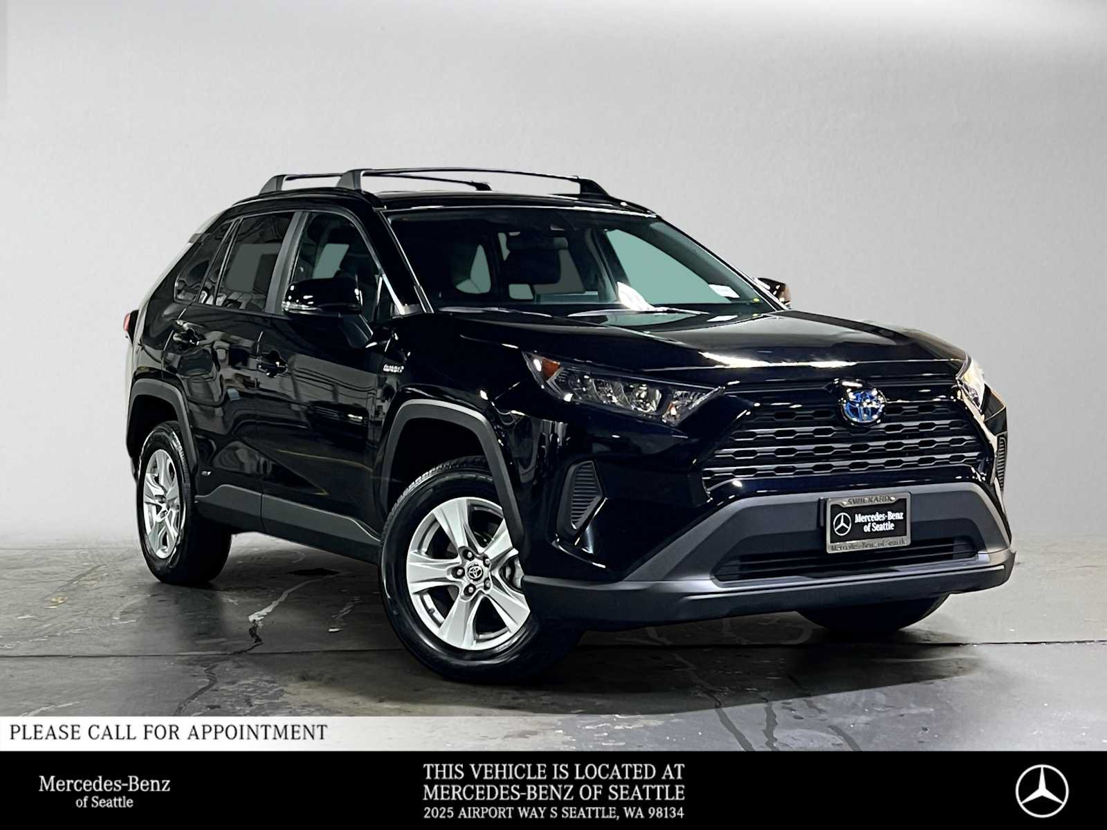 Used 2021 Toyota RAV4 LE AWD/4WD image 1