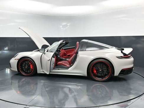 Certified 2024 Porsche 911 Targa 4 GTS AWD/4WD image 30