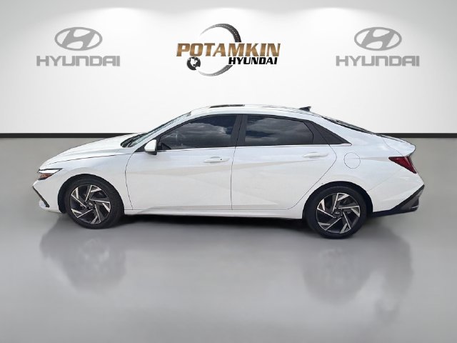 Used 2024 Hyundai Elantra SEL w/ Convenience Package FWD image 8