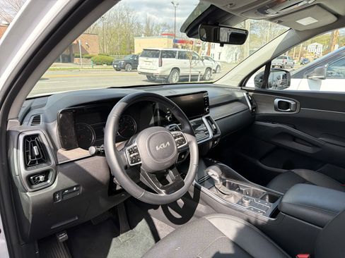 Used 2023 Kia Sorento S AWD/4WD image 9