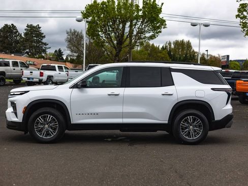 Used 2025 Chevrolet Traverse LT w/ Driver Confidence Package AWD/4WD image 12