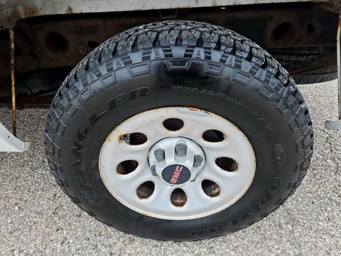 Used 2005 GMC Sierra 1500 W/T w/ Light Duty Power Package image 19