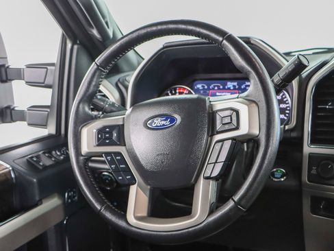 Used 2022 Ford F250 Lariat w/ Black Appearance Pkg image 13