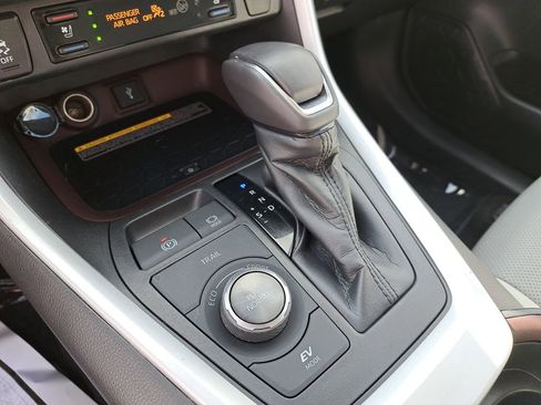 Certified 2020 Toyota RAV4 Limited image 27