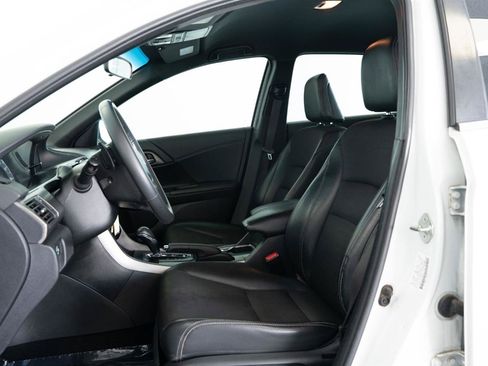 Used 2017 Honda Accord Sport image 9