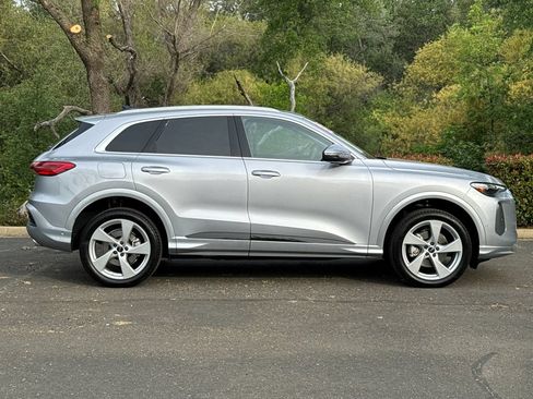 Used 2025 Audi Q5 Premium w/ Premium Plus AWD/4WD image 4