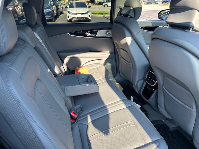 Used 2023 Lincoln Nautilus Reserve w/ Equipment Group 202A AWD/4WD image 9