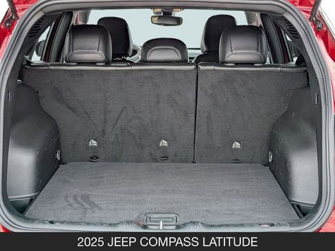 Used 2025 Jeep Compass Latitude AWD/4WD image 23