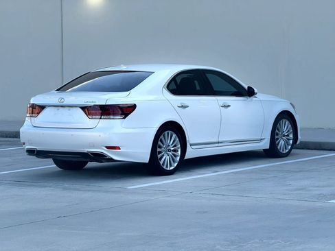 Used 2013 Lexus LS 460 w/ Comfort Pkg RWD image 7