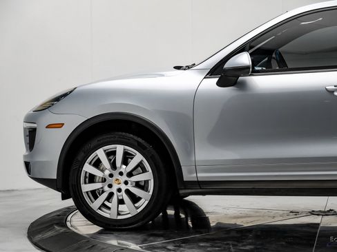 Used 2017 Porsche Cayenne S image 6