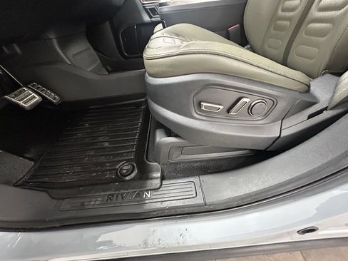 Used 2023 Rivian R1S Adventure image 31