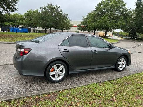 Used 2014 Toyota Camry SE image 5