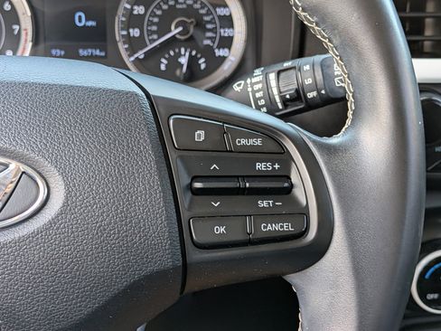 Used 2022 Hyundai Venue Limited FWD image 24